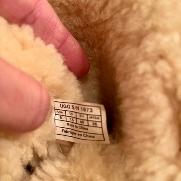 ❌SOLD❌UGG Bailey Suede Triple Button Chestnut Boots - Picture 4 of 6